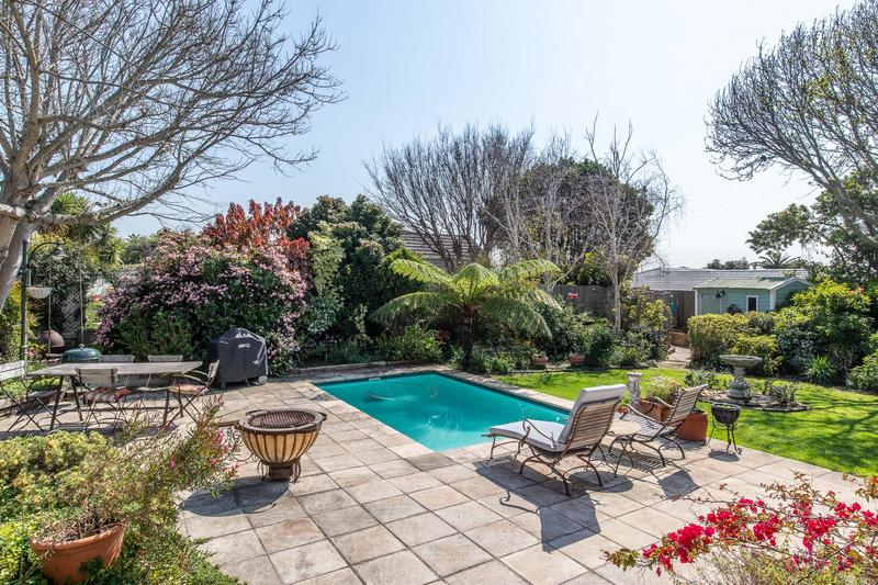 3 Bedroom Property for Sale in Lakeside Western Cape